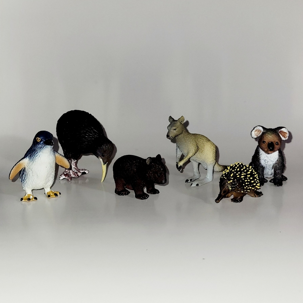 6 Australia Toy Mini Animals Made of Plastic, EUC